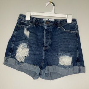Hollister Curvy Ultra High-Rise Mom Short 3’’